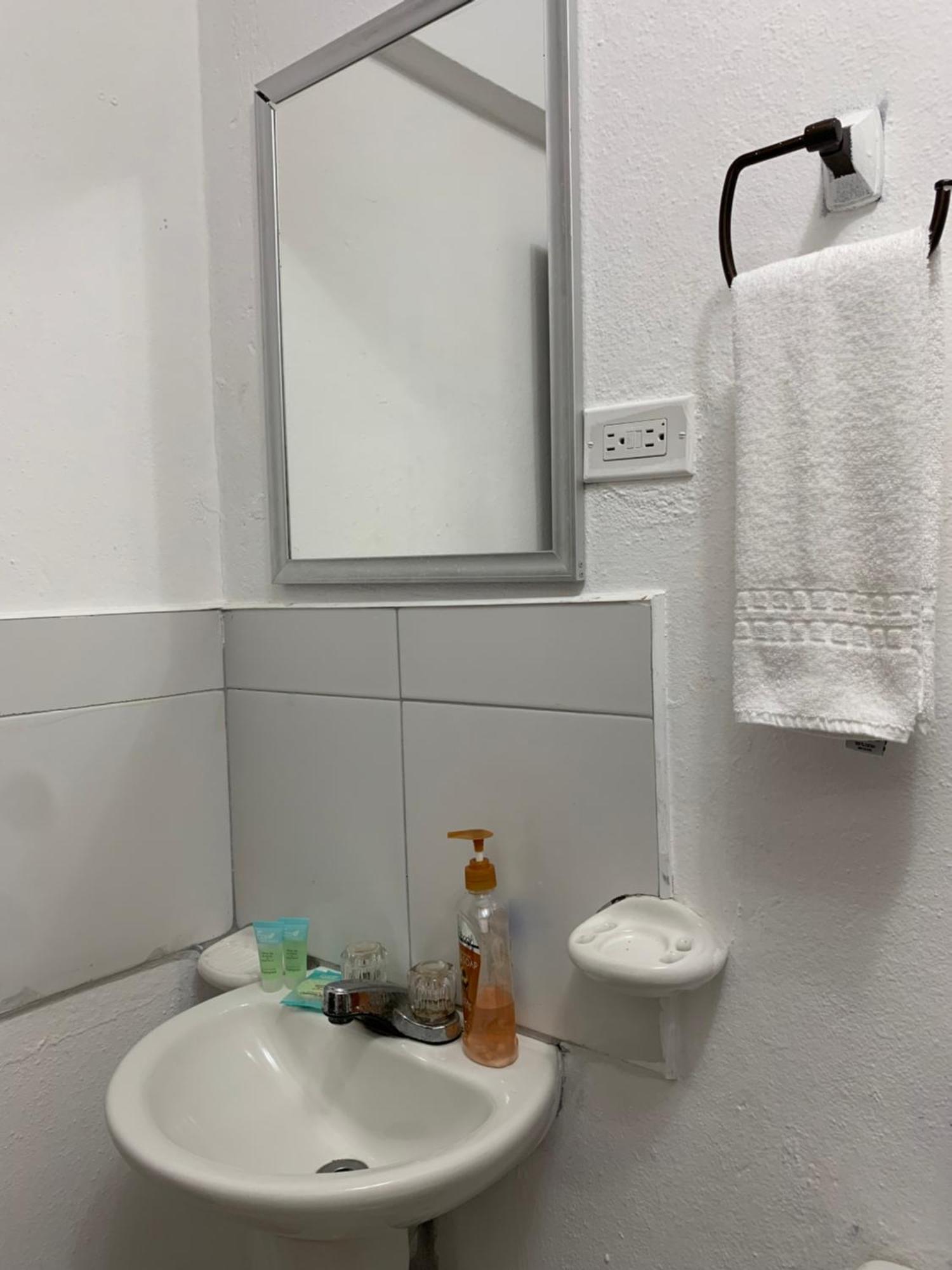 Bonefish Hotel Dangriga Luaran gambar